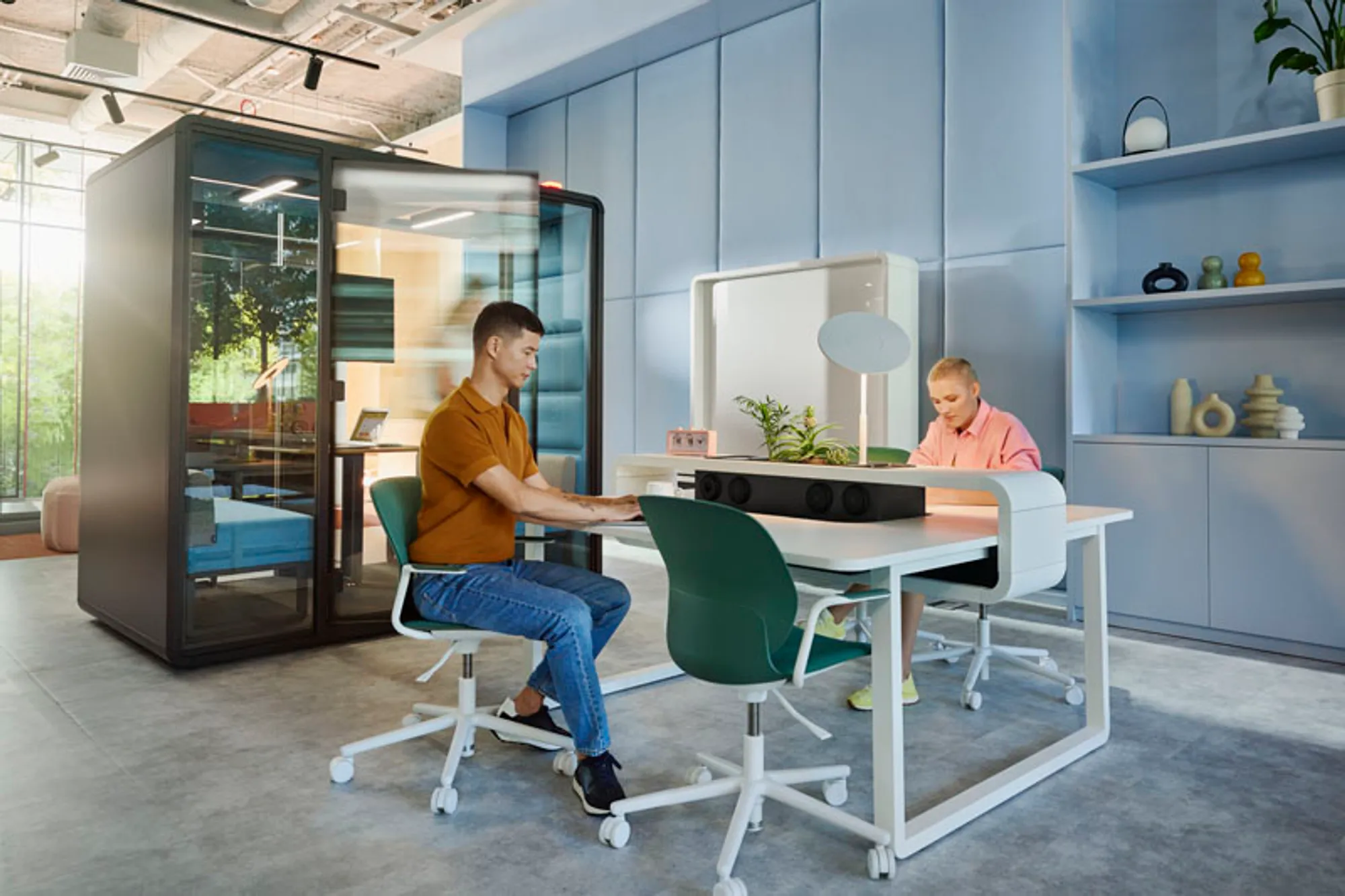 Hushoffice-hushspot-vergadertafel-flex-hybride-werkplek-bureau-bureautafel-toc-kantoorinrichting