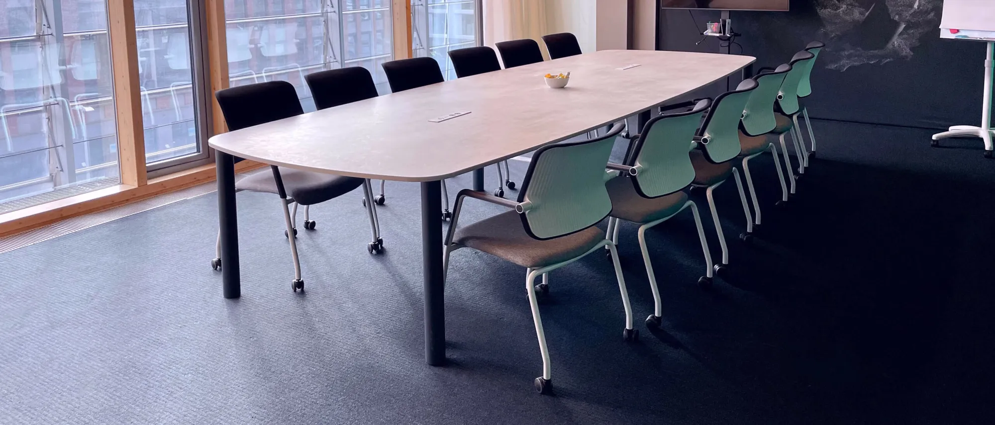 kantoorinrichting-palmberg-vergadertafel