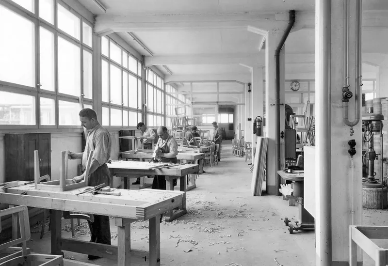 Werkplaats Girsberger fabriek oud zwartwit